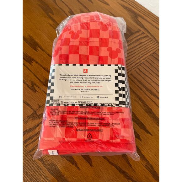 Disney oven mitts Hedley & Bennett collaboration - Picture 2 of 3